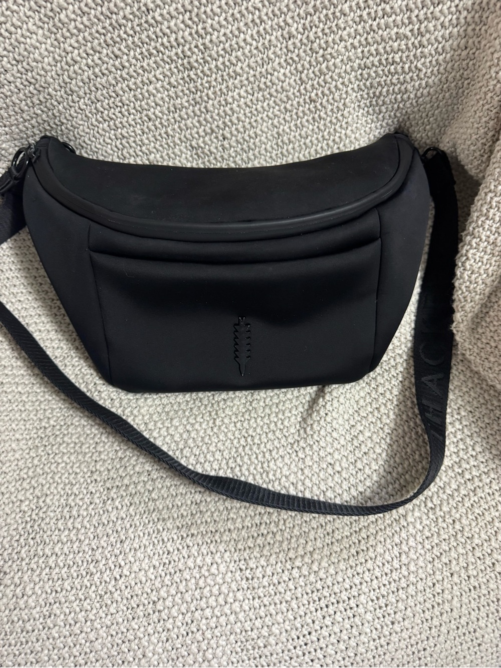 Thacker Cocoon Day Sling Black Sling Belt Bag